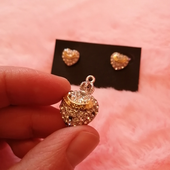 Juicy Couture Jewelry set (Earrings and pendant) - Picture 2 of 6